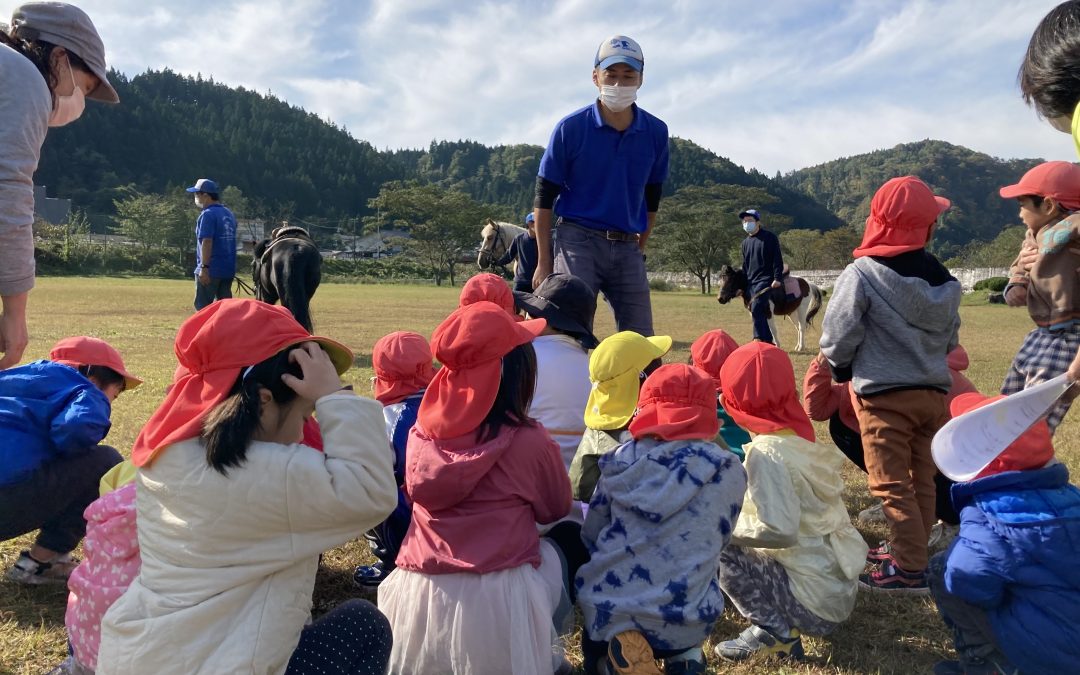 鳴子こども園での乗馬体験を実施